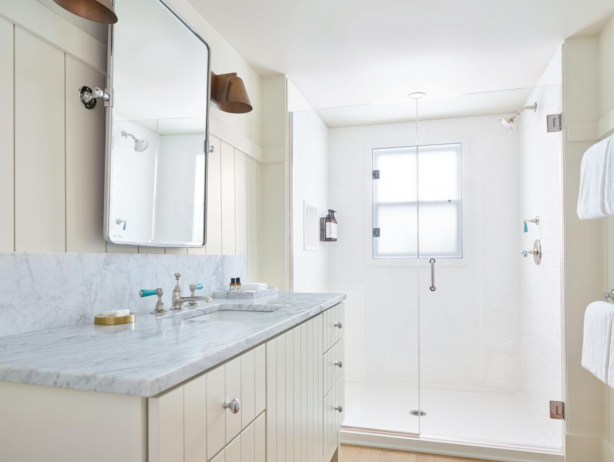 Two-Bedroom Cottage Waterfront Queen & Twins