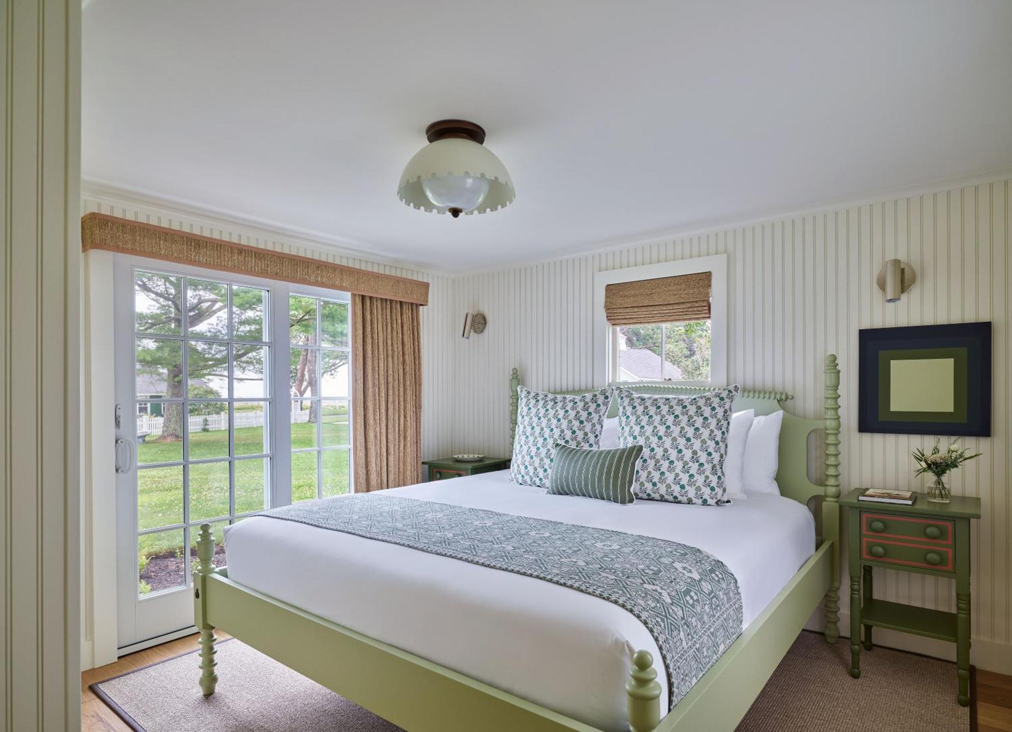 Two-Bedroom & Bathroom Cottage Waterview King & Queen