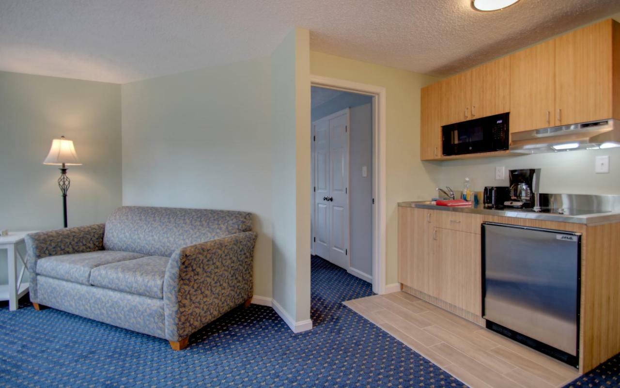 Deluxe Queen Suite
