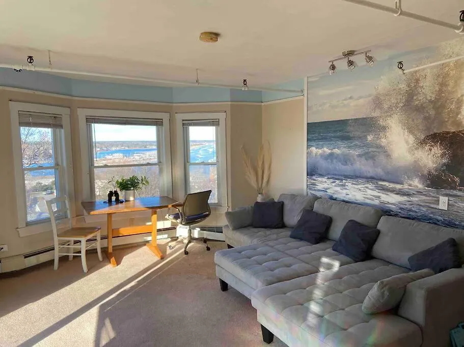 Lovely 1 Bedroom Condo-1