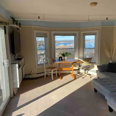 Lovely 1 Bedroom Condo-2