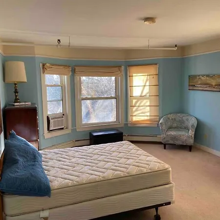 Lovely 1 Bedroom Condo-3