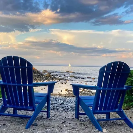 Perkins Cove Oceanfront Cottage-2