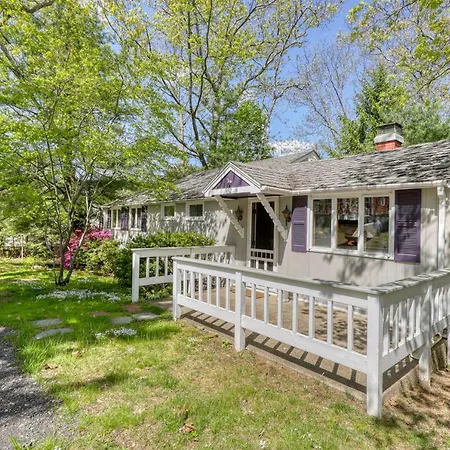 Quintessential Maine Cottage-3